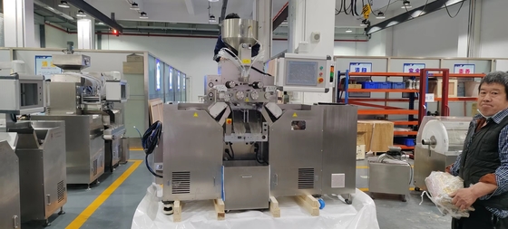 세르보 제어 생산용 부드러운 캡슐 기계 1-10rpm 다이 롤 속도 380V / 50Hz 전원 공급